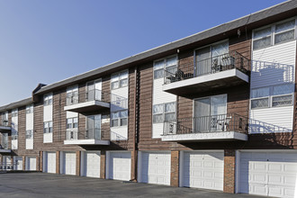 Briargate Apartments in Peoria, IL - Building Photo - Building Photo