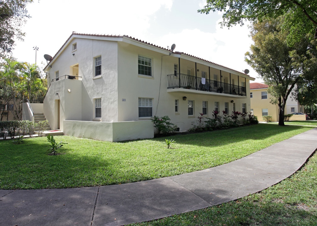 504 Santander Ave in Coral Gables, FL - Building Photo