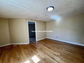 385 Dorchester St, Unit B2 in Boston, MA - Building Photo - Building Photo