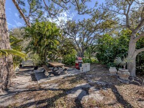 217 Airport Ave W in Venice, FL - Building Photo - Building Photo