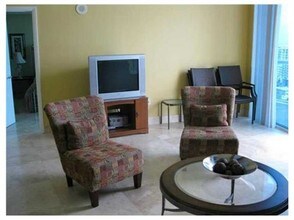 6515 COLLINS Av-Unit -1810 in Miami Beach, FL - Building Photo - Building Photo