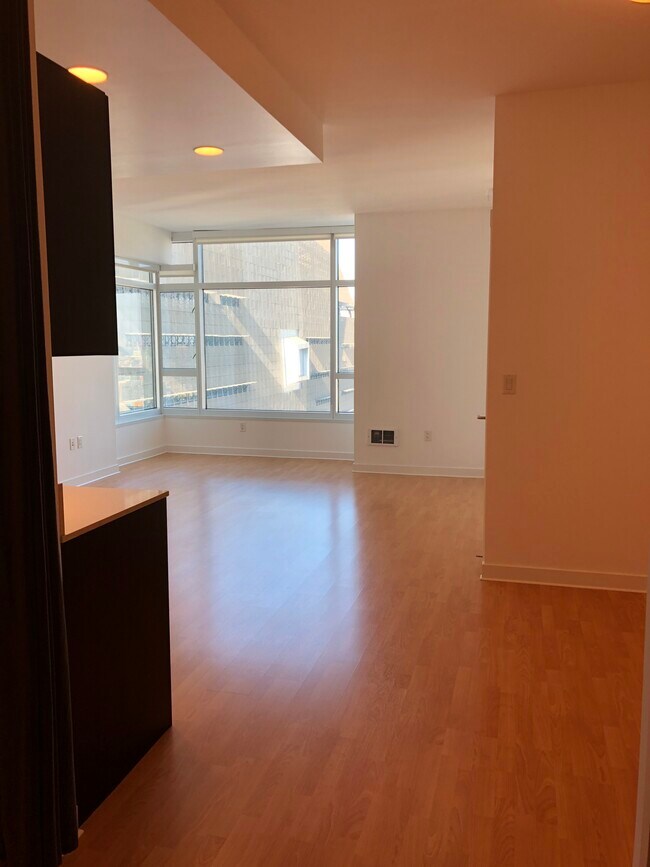 1160 Mission St, Unit 2110 in San Francisco, CA - Foto de edificio - Building Photo