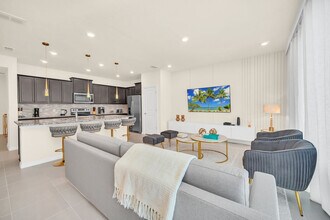 4042 Lana Ave in Davenport, FL - Building Photo - Building Photo