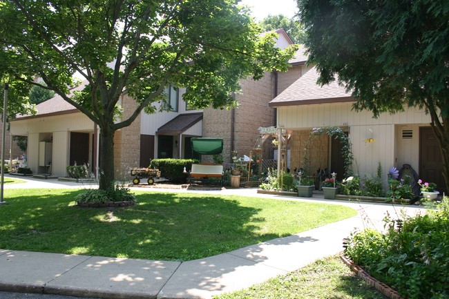 Silvercrest Apartments in Silver Lake, WI - Building Photo - Building Photo