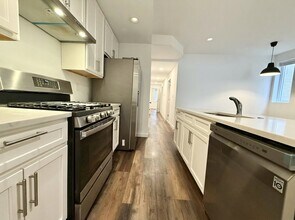 451 Green Ln in Philadelphia, PA - Building Photo - Building Photo