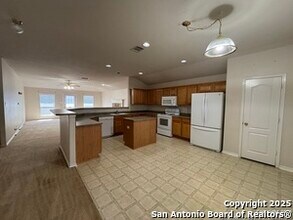 4906 Spyglass View in San Antonio, TX - Building Photo - Building Photo
