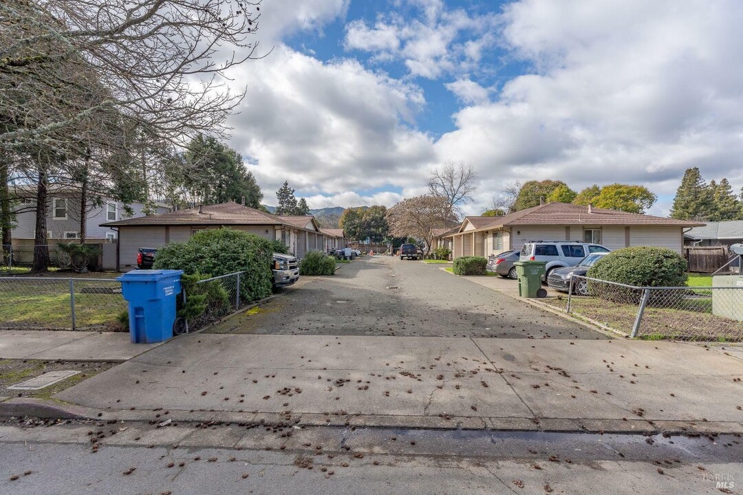 630 Sidnie St in Ukiah, CA - Building Photo