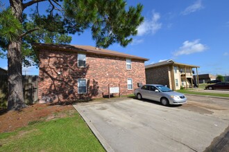 2150 N Sherwood Forest Dr in Baton Rouge, LA - Building Photo - Building Photo