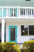 319 Newport V in Deerfield Beach, FL - Building Photo