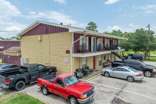 zDelta Shore Apartments in La Porte, TX - Building Photo