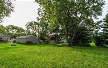 340 Hartland Ave in Troy, MI - Building Photo - Building Photo