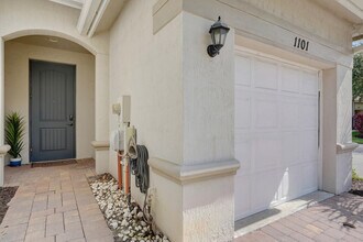 1101 Vermilion Dr in Lake Worth Beach, FL - Foto de edificio - Building Photo