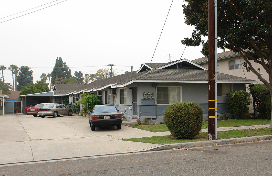 470-480 S Olive St in Orange, CA - Building Photo