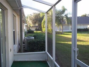 2464 Nantucket Harbor Loop in Sun City Center, FL - Building Photo - Building Photo