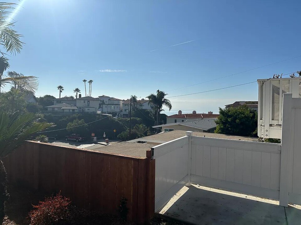 244 W Escalones, Unit 246 W Escalones in San Clemente, CA - Building Photo