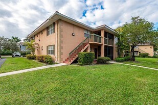 714 NW 103rd Terrace in Pembroke Pines, FL - Building Photo