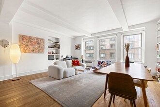 23 E 74th St in New York, NY - Building Photo - Building Photo