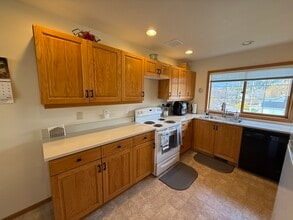 217 E Pkwy Dr in Manson, WA - Building Photo - Building Photo