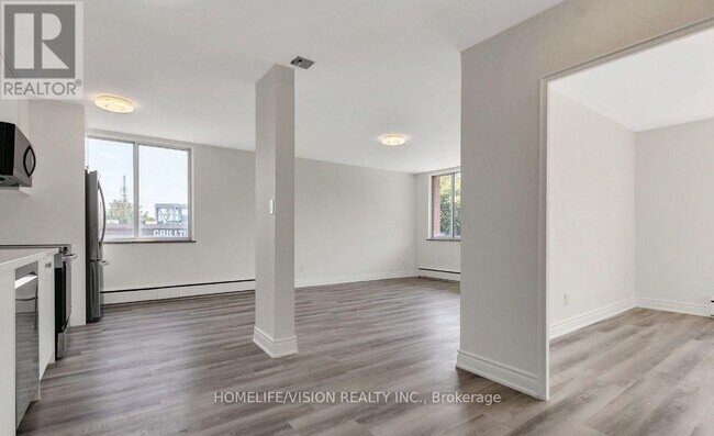 18 Kenrae Rd in Toronto, ON - Building Photo - Building Photo