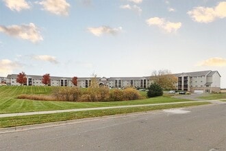 THE HIGHLANDS in St. Cloud, MN - Building Photo - Building Photo