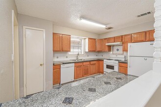6227 Grandvale Dr in Houston, TX - Building Photo - Building Photo