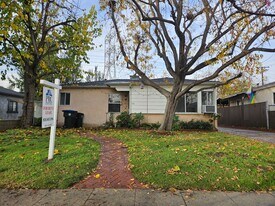 931 N Screenland Dr in Burbank, CA - Building Photo