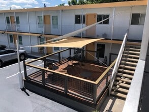 East Village Apartments in Austin, TX - Foto de edificio - Building Photo