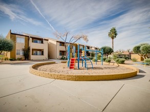 Bay Bridge Apartments in Las Vegas, NV - Building Photo - Building Photo