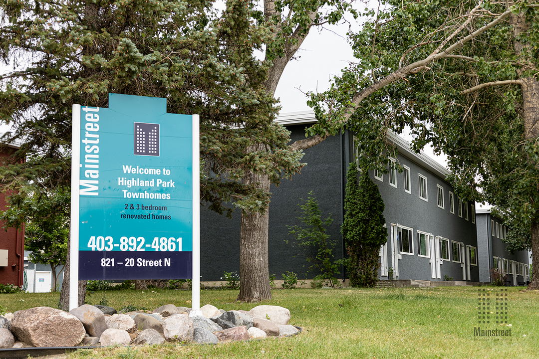 Highland Park Townhomes in Lethbridge, AB - Building Photo