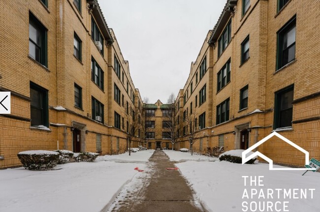 2615 N Spaulding Ave, Unit 3 in Chicago, IL - Foto de edificio - Building Photo