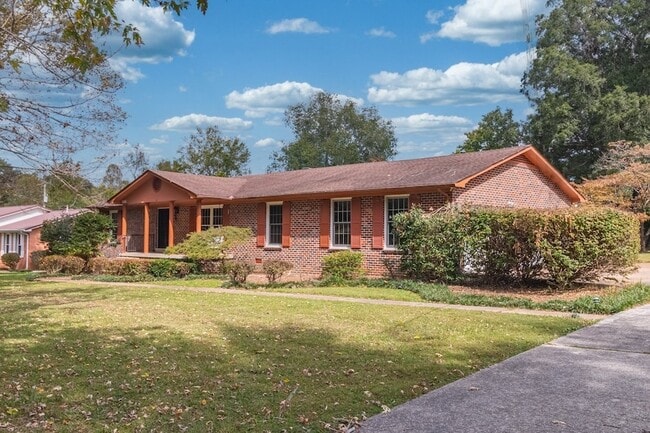 204 Lake Cir Dr in Tullahoma, TN - Foto de edificio - Building Photo