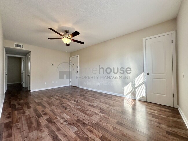 909 Leisure Square in Virginia Beach, VA - Building Photo - Building Photo