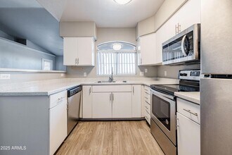 5151 E Guadalupe Rd, Unit A1 in Phoenix, AZ - Foto de edificio - Building Photo