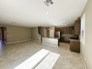 9264 Aqua Shore Ct in Las Vegas, NV - Building Photo - Building Photo