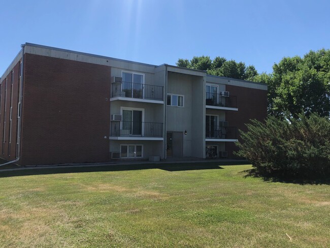 Park Apartments - 516 in Jamestown, ND - Foto de edificio - Primary Photo