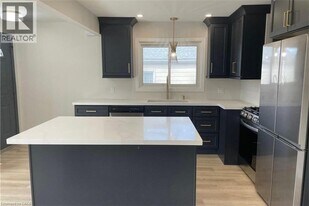 564 Waterloo St in Hamilton, ON - Building Photo