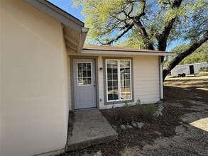 702 SW Barnard St in Glen Rose, TX - Building Photo - Building Photo