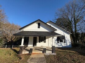 315 Columbia Rd in Winnsboro, SC - Building Photo