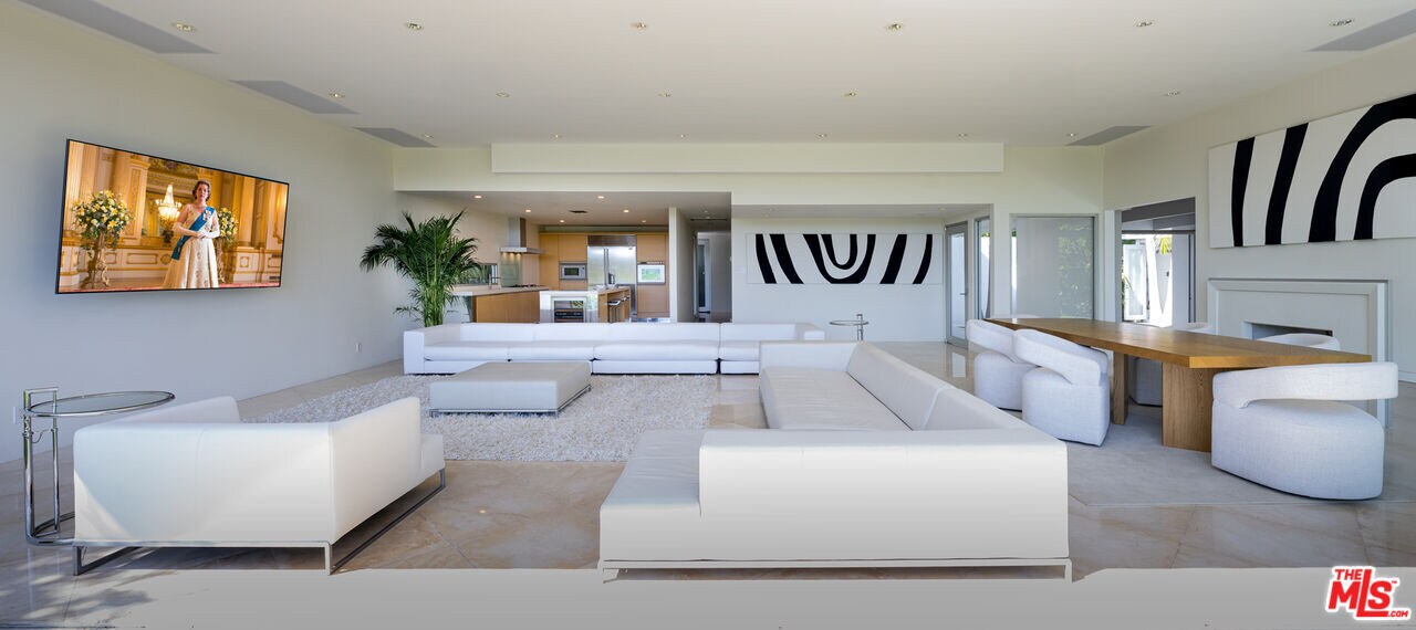 1466 Bel Air Rd in Los Angeles, CA - Building Photo