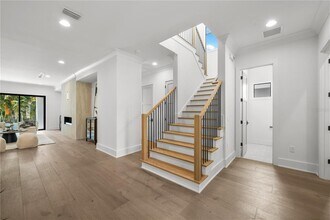 5024 W Dickens Ave in Tampa, FL - Building Photo - Building Photo