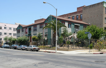 722 S Westmoreland Ave in Los Angeles, CA - Building Photo - Building Photo