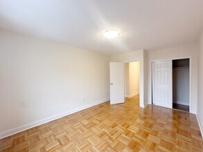 Ranleigh Manor in Toronto, ON - Building Photo - Building Photo