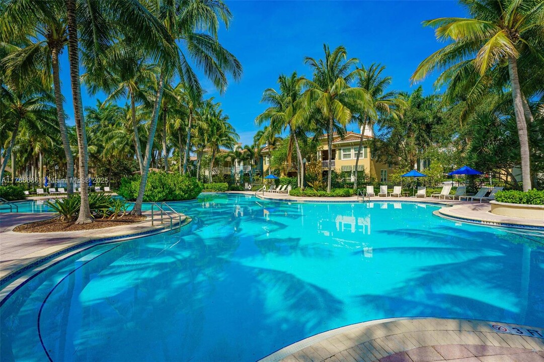 3360 NW 125th Ln in Sunrise, FL - Foto de edificio