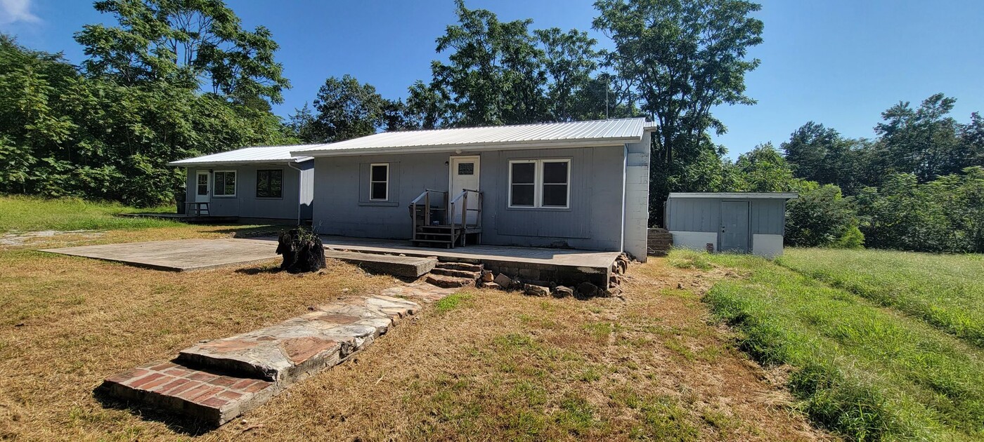 650-670 Arrowhead Ln in Cave City, AR - Building Photo