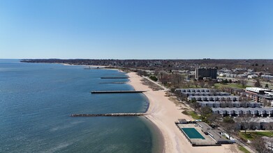 35 W Walk in West Haven, CT - Foto de edificio - Building Photo