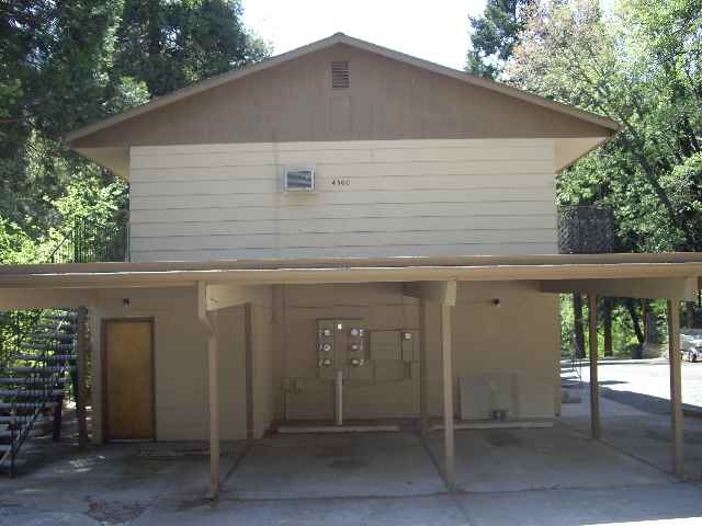 Gray Street 6 Plex in Dunsmuir, CA - Building Photo - Building Photo