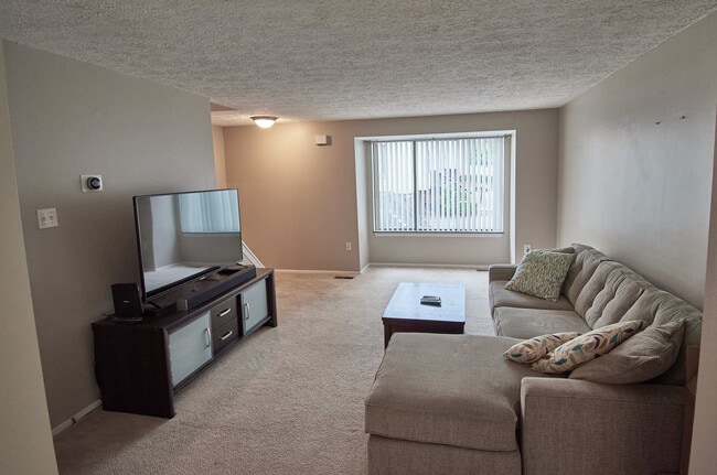 307 Serendipity Dr in Coraopolis, PA - Building Photo - Building Photo