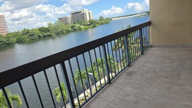 5249 NW 7th St in Miami, FL - Building Photo - Building Photo