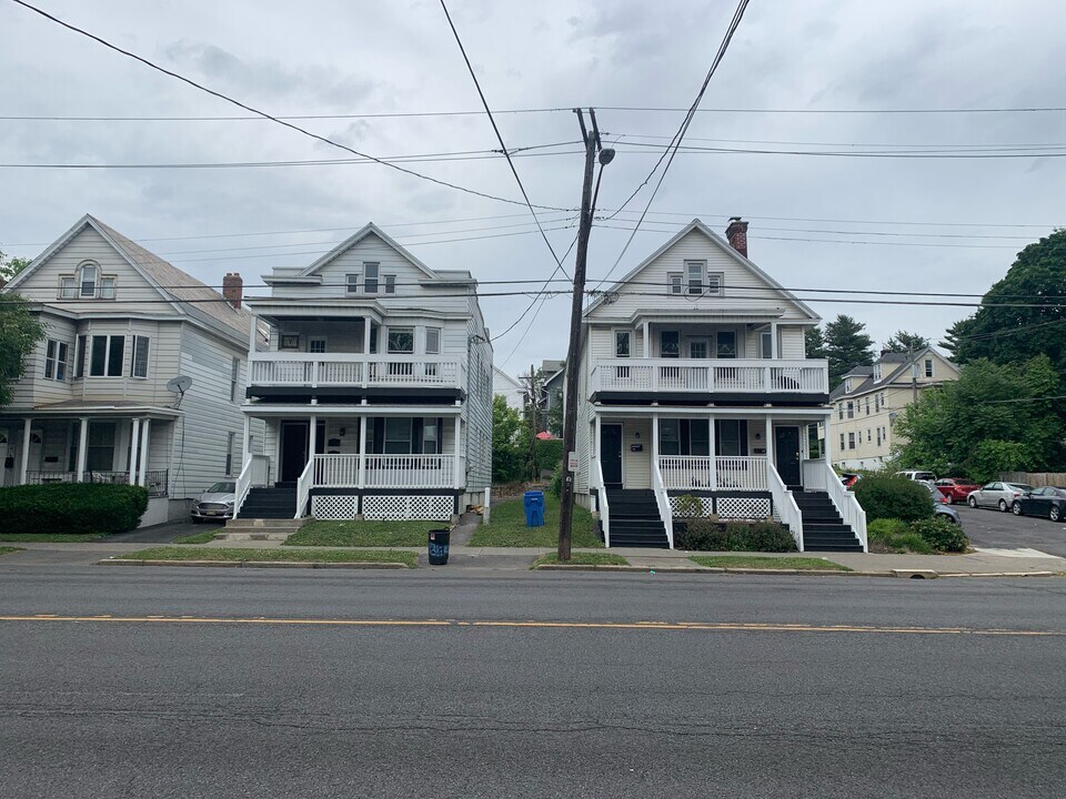 815 Washington Ave in Albany, NY - Foto de edificio