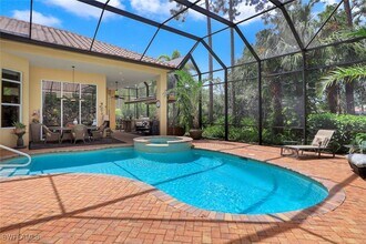 28611 Via D Arezzo Dr in Bonita Springs, FL - Foto de edificio - Building Photo